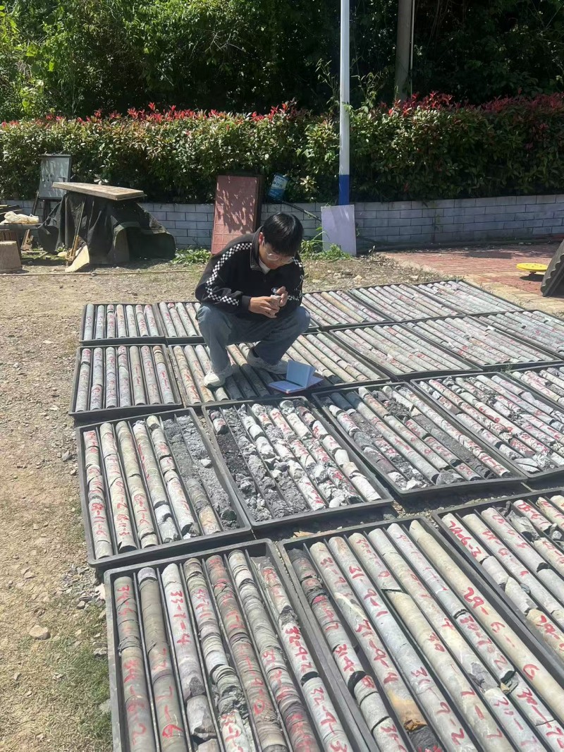 朱自豪工作照_副本.jpg