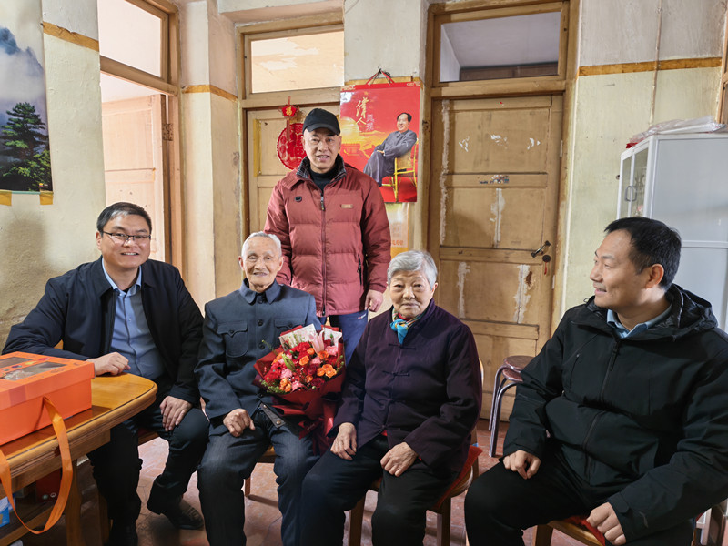 新春送暖传关爱 敬老情真暖人心